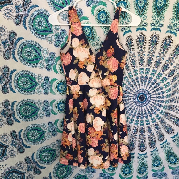 Dress - Picture 3 of 3